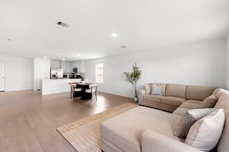 16707 Rolling Pasture Ln in Hockley, TX - Foto de edificio - Building Photo