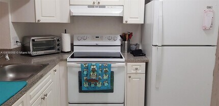 9430 Poinciana Pl, Unit 105 in Davie, FL - Foto de edificio - Building Photo
