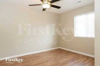 5607 Townsend Farm Ct in Browns Summit, NC - Foto de edificio - Building Photo