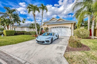 8300 Bob-O-Link Dr in West Palm Beach, FL - Building Photo - Building Photo
