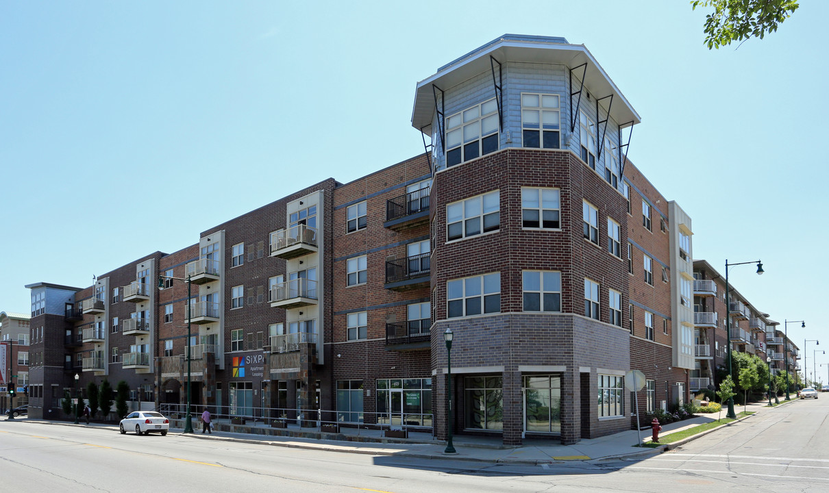 Six Points Apartments in West Allis, WI - Foto de edificio