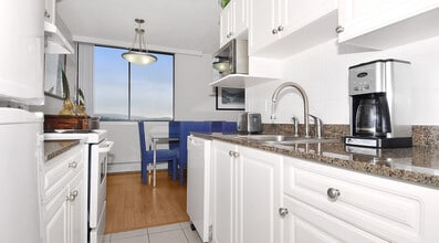 Marlborough Tower in North Vancouver, BC - Building Photo - Building Photo