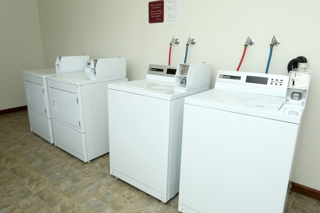 Clairemont Village Apartments and Townhomes in Saginaw, MI - Foto de edificio - Interior Photo