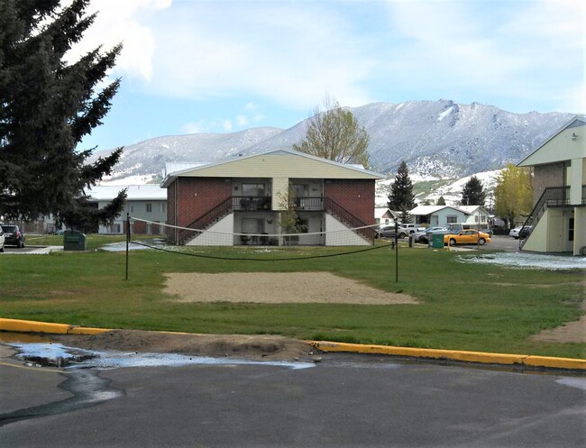 Legion Oasis Apartments in Butte, MT - Building Photo - Building Photo
