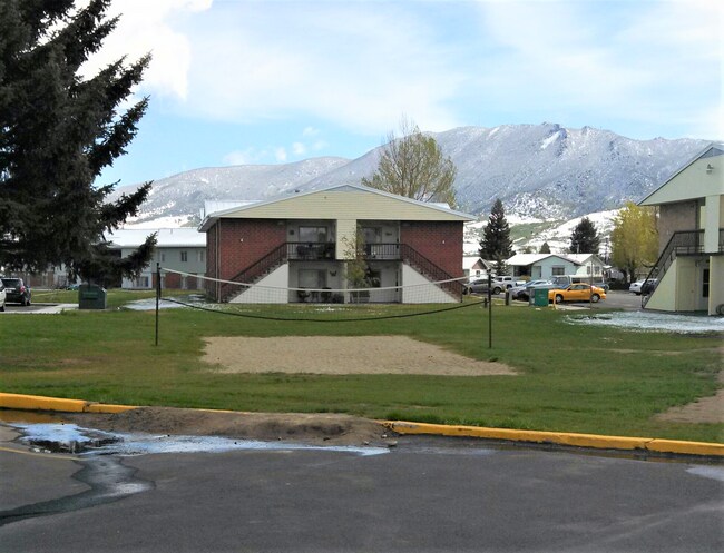 Legion Oasis Apartments in Butte, MT - Foto de edificio - Building Photo