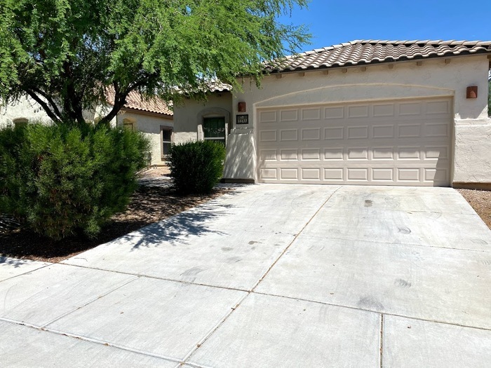 14433 S Camino El Galan in Sahuarita, AZ - Foto de edificio