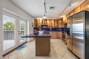 400 SE 31st St in Fort Lauderdale, FL - Building Photo