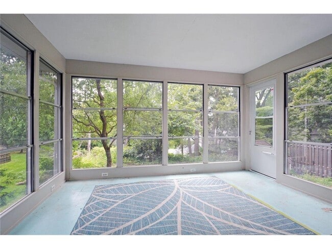 155 Benton Ave in Wayzata, MN - Building Photo - Building Photo