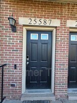 25587 Portico Ln in Novi, MI - Building Photo