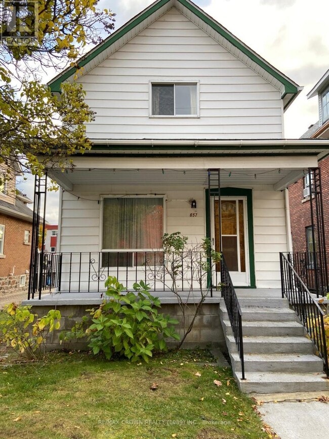 property at 657 McIntyre St W