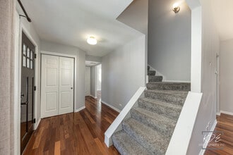 350 Pearson Cir in Naperville, IL - Building Photo - Building Photo