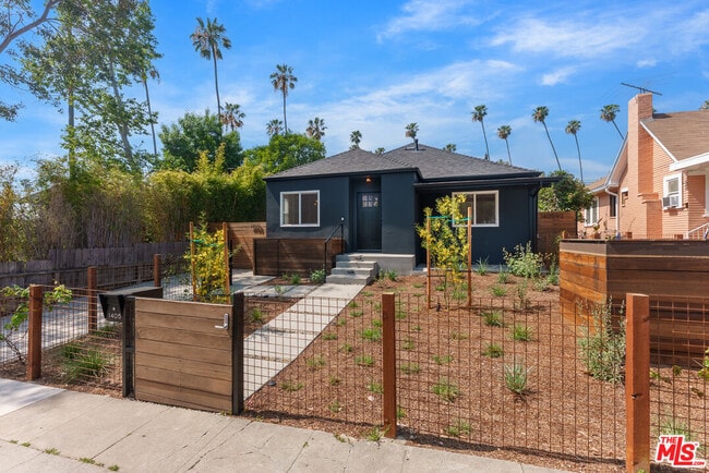 1405 N Coronado St in Los Angeles, CA - Building Photo - Building Photo