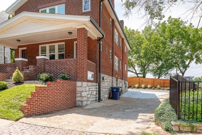 1035 Grandview Pl in St. Louis, MO - Building Photo - Building Photo