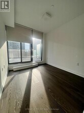 11 Wellesley St W in Toronto, ON - Building Photo - Building Photo