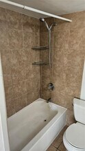 2710 W 60th Pl in Hialeah, FL - Building Photo - Building Photo