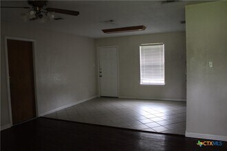 2226 University Dr in Belton, TX - Foto de edificio - Building Photo