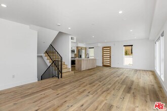 4452 Clinton St in Los Angeles, CA - Building Photo - Building Photo