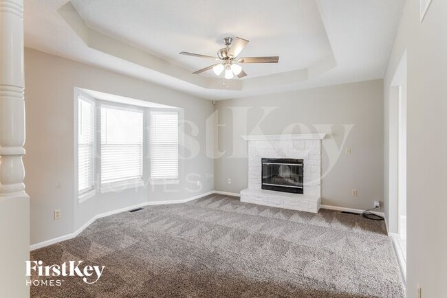 1709 Roberta Dr in Raymore, MO - Foto de edificio - Building Photo