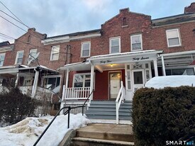 45 Ives St in Waterbury, CT - Building Photo