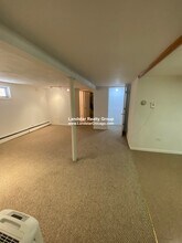 7247 W Touhy Ave in Chicago, IL - Foto de edificio - Building Photo