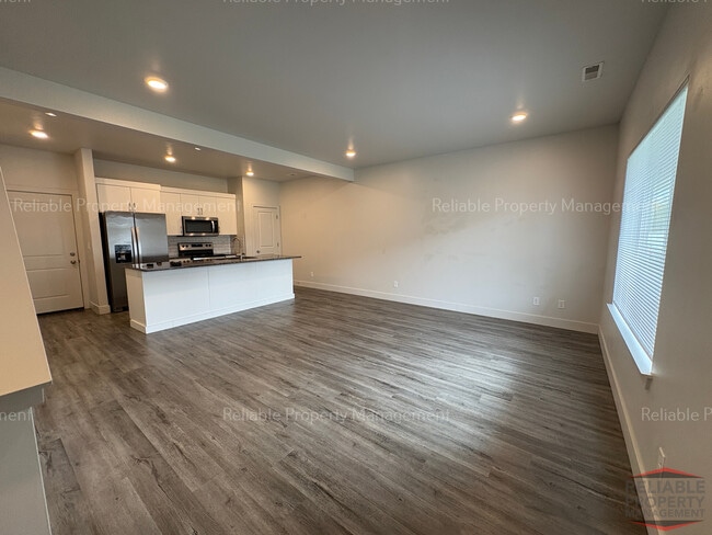 140 S Emery Ln in Idaho Falls, ID - Foto de edificio - Building Photo