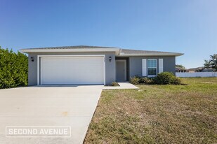 1423 NE 16th Pl in Cape Coral, FL - Building Photo