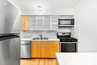 5300 Carriage Way Dr in Rolling Meadows, IL - Building Photo - Building Photo
