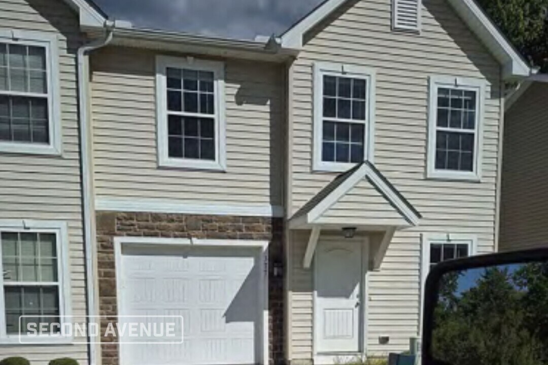 377 Station 44 Pl in Painesville, OH - Building Photo