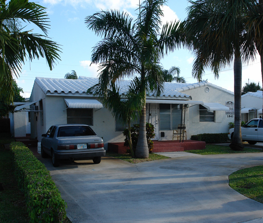 1841 Taft St in Hollywood, FL - Building Photo