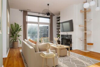 2089 W Wabansia Ave in Chicago, IL - Building Photo - Building Photo