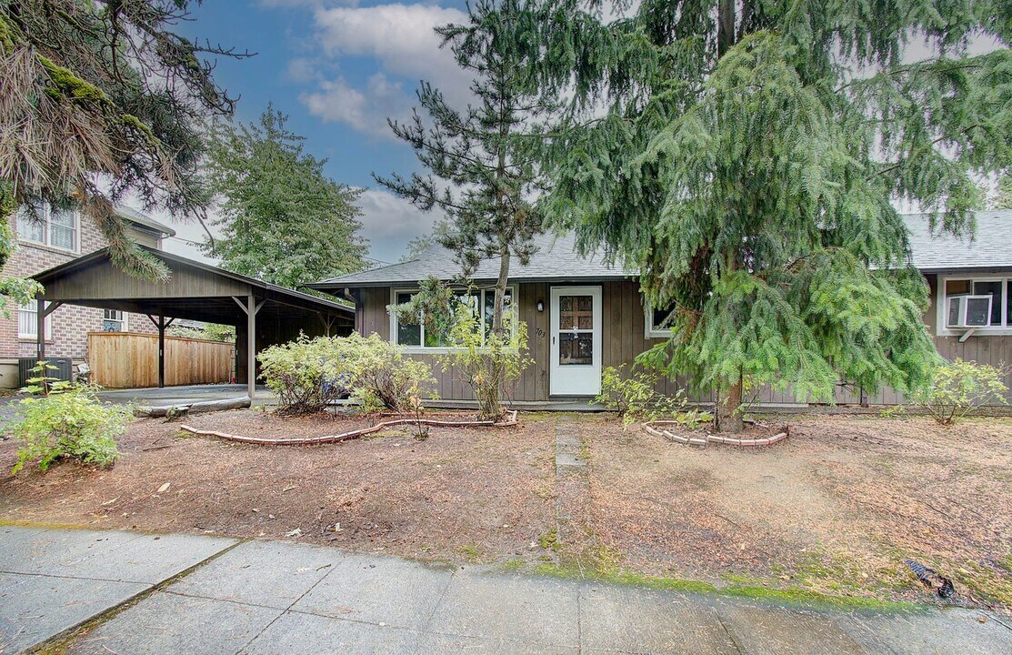 701-703 E 29th St in Vancouver, WA - Building Photo