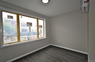 108-46 153rd St in Queens, NY - Building Photo