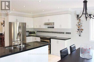 50 Deerglen Terrace in Aurora, ON - Building Photo - Building Photo