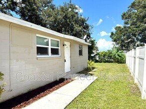 2576 42nd Ave N in St. Petersburg, FL - Building Photo - Building Photo