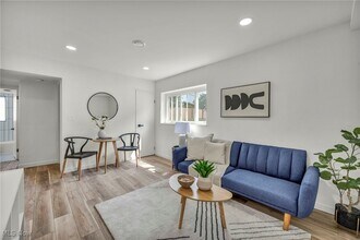 18997 Hilliard Blvd-Unit -4 in Rocky River, OH - Building Photo - Building Photo