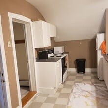 185 Main St, Unit 3rd Floor Studio in Stockton Springs, ME - Foto de edificio - Building Photo