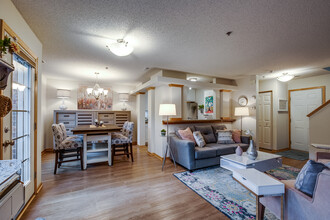 Just off Main Townhomes in Maple Grove, MN - Foto de edificio - Interior Photo