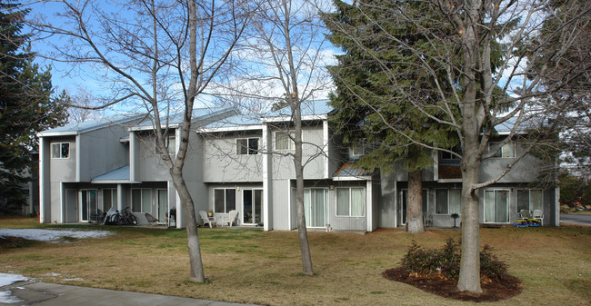 PILOT BUTTE TOWNHOMES in Bend, OR - Foto de edificio - Building Photo