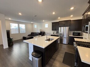 50 Verve Ct in Pittsburg, CA - Building Photo - Building Photo