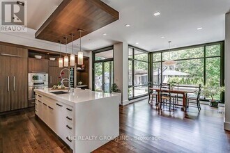 363 Morrison Rd in Oakville, ON - Building Photo - Building Photo