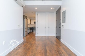 31-19 37th St, Unit 4D in Queens, NY - Building Photo - Building Photo