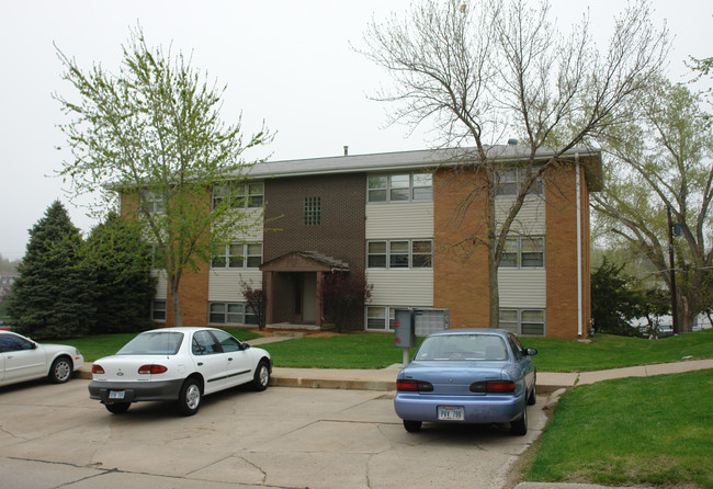 Wilshire Apartments in Bellevue, NE - Building Photo - Building Photo