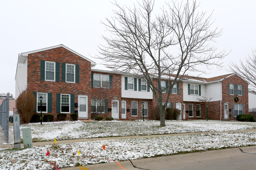 1017-1041 N Jefferson St in Medina, OH - Foto de edificio