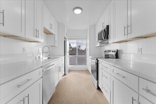 21722 Roscoe Blvd in Los Angeles, CA - Building Photo