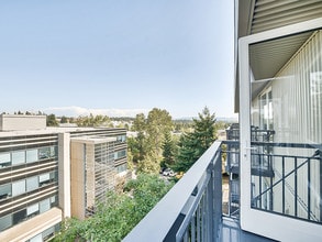 Bell Overlake in Redmond, WA - Foto de edificio - Building Photo