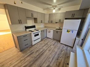 611 Fernhill Rd in Victoria, BC - Building Photo - Building Photo