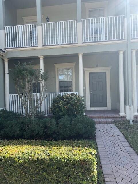 211 E Thatch Palm Cir