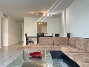 3551 NE 169th St in Aventura, FL - Building Photo - Building Photo