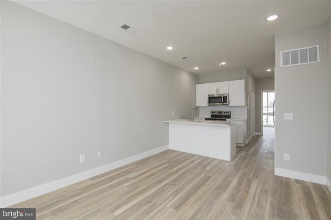 2207 N Broad St, Unit 2R photo'