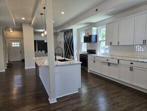 429 W 102nd Pl in Chicago, IL - Building Photo - Building Photo